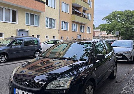 Ford Focus Schrägheck 1.6 / TÜV neu / Klima