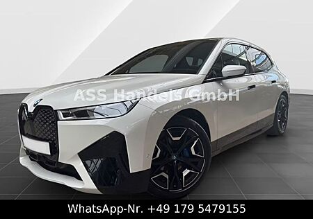 BMW iX xDrive50, Sportpaket, Panorama, 22*Alu,. Voll