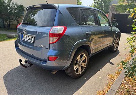 Toyota RAV 4 2,2-l-D-4D 4x4 Executive Automatik Exe...