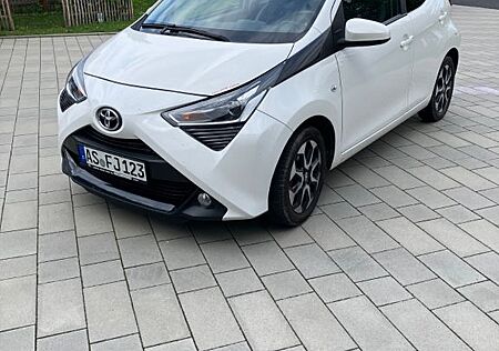 Toyota Aygo (X) Aygo (X) 1,0-l-VVT-i x-play club x-play club