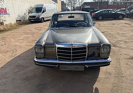 Mercedes-Benz 200 D/8