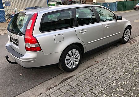 Volvo V50 2.0D - 136- PS. Mit TÜV. AHK. Viele Neuteile