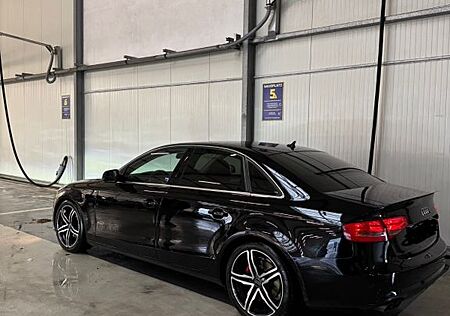 Audi A4 2.0 TDI 110kW multitronic / Schwarz / 2013