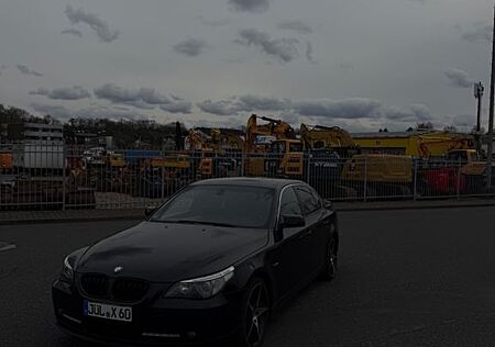 BMW 525i - sheckheft