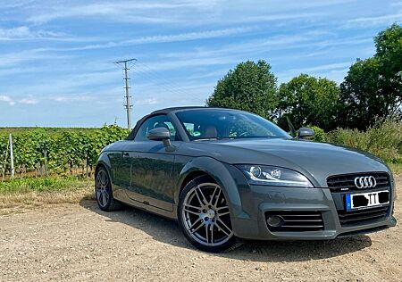 Audi TT Roadster 2.0 TDI quattro - S-line Grau