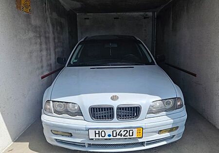 BMW 320i -