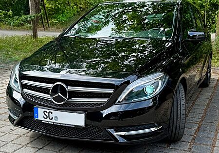 Mercedes-Benz B 180 7G, Bi-Xenon, Pano, Sport-/Komfort-/Night-Paket