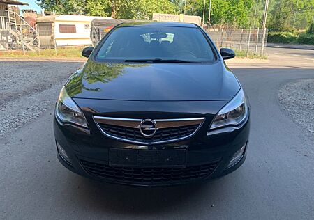 Opel Astra J Lim. 5-trg. Edition