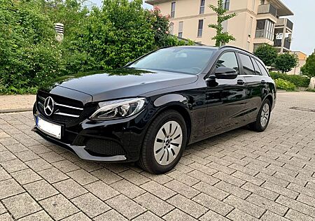 Mercedes-Benz 220 Top gepflegt, 8fach, Scheckheft, Tüv/Service neu