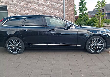 Volvo V90 D5 AWD Inscription AHK Winterreifen