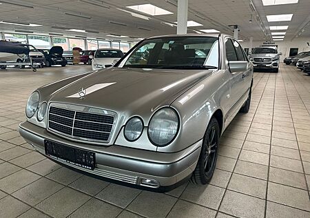Mercedes-Benz E 230 CLASSIC/AUTOM./SCHIEBED./RADIO/GEPFLEGT