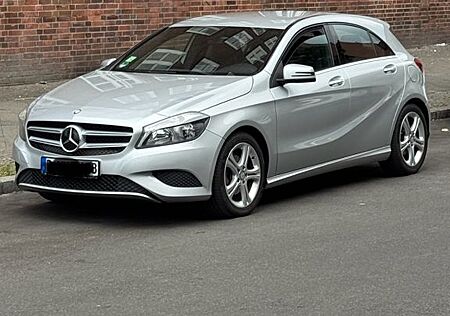 Mercedes-Benz A 180 - Kamera hinten Sportsitze Sitzheizung
