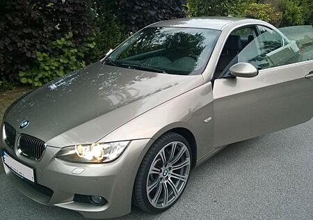 BMW 330i xDrive Coupé M Packet Allrad Autom Leder