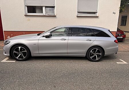 Mercedes-Benz E 220 d T Autom. -