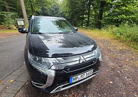 Mitsubishi Outlander 2.4 MIVEC PLUG-IN HYBRID 4WD Plus ...