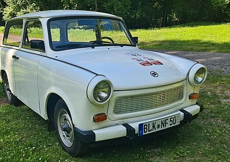 Trabant 601 Kombi/ Universal weiß mit AHK