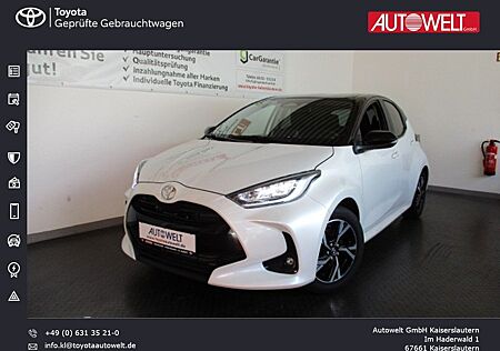 Toyota Yaris Hybrid Black&White