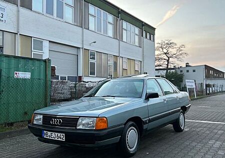Audi 100