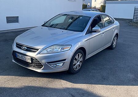 Ford Mondeo 1,6 Navi-SHZ-PDC-TEMP
