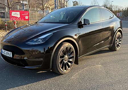 Tesla Model Y Long Range AWD AHK 8fach 21Zoll