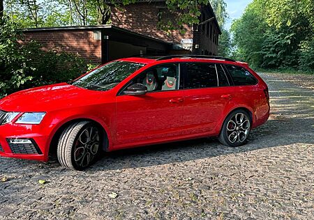Skoda Octavia 2.0 TSI DSG RS Combi RS