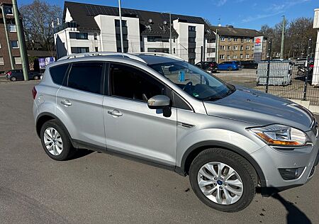 Ford Kuga Titanium/4x4 /Anhängerkupplung/83000 km