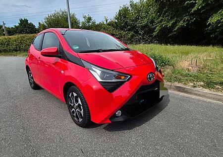 Toyota Aygo (X) Aygo (X) 1,0-l-VVT-i x-play club x-play club