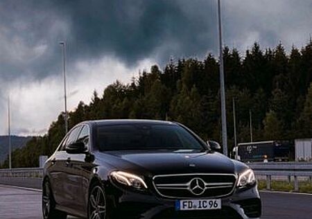 Mercedes-Benz E 220 d AMG Line Autom. AMG Line