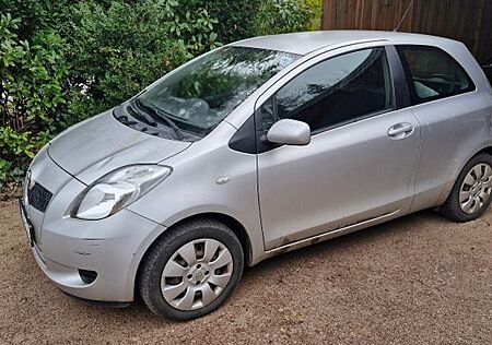 Toyota Yaris Sol 1,0-l-VVT-i Sol