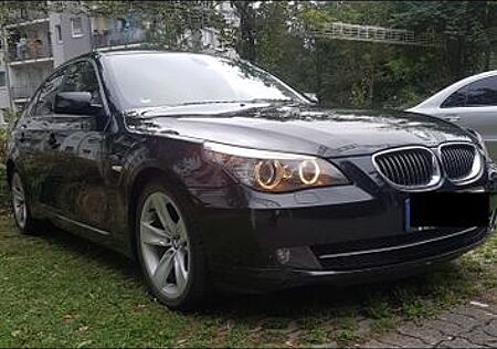 BMW 525d - AUT., Leder, Schiebedach, 8 Fachbereift