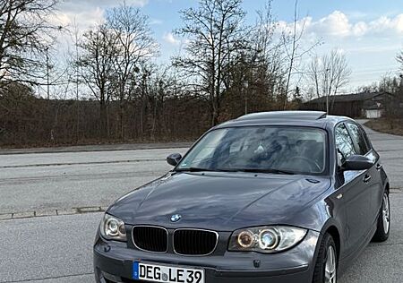 BMW 120d Leder | 07/2027 | 8-fach bereift