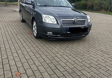 Toyota Avensis Executive 2,4-l-VVT-i Automatik Exec...
