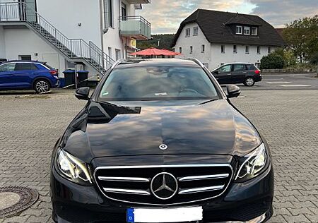 Mercedes-Benz E 220 d T *AMG LINE*Head-Up*360*Widescreen*