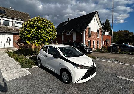 Toyota Aygo (X) Aygo (X) 1,0-l-VVT-i x x