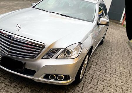 Mercedes-Benz E 200 CGI T BlueEFFICIENCY ELEGANCE