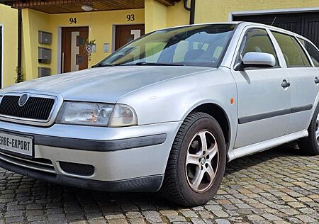 Skoda Octavia Combi_Climatronic_8 fach bereift....