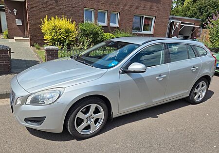Volvo V60 D3 Momentum TÜV bis 08/2026