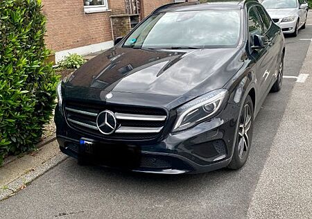 Mercedes-Benz GLA 200 d 4MATIC DCT -