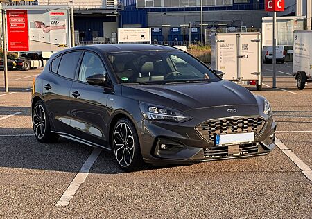 Ford Focus 1,5 EcoBoost ST-Line *Vollausstattung