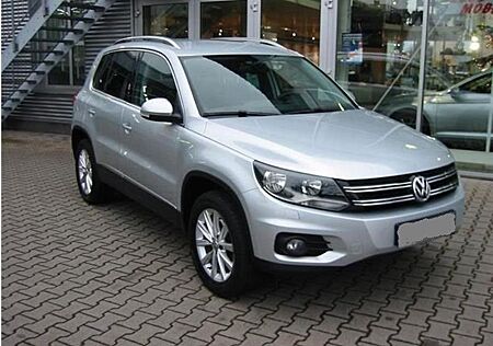 VW Tiguan Volkswagen 2.0 TDI DSG 4MOTION Track & Style AHK2,5t