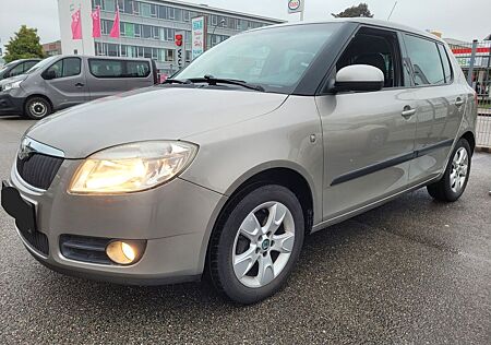 Skoda Fabia Ambiente*Tüv 10.27*1 Hand!