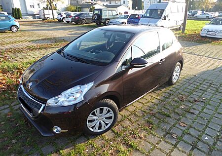 Peugeot 208 - Garagenwagen in gepflegtem Zustand