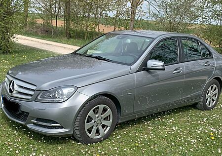 Mercedes-Benz C 180 BlueEFFICIENCY /Bi-Xenon/Leder