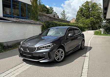 BMW 118i M-Sport*wenig KM*1. Hand*SZH*LED