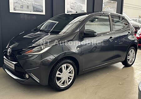 Toyota Aygo (X) -play touch Klima Tempomat RCAM Alufelgen