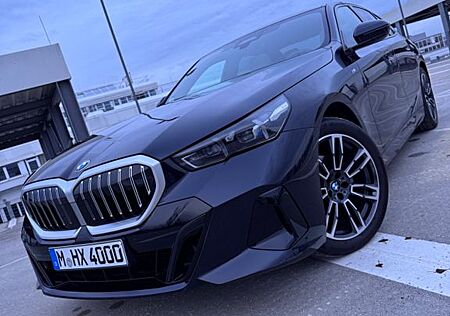 BMW 520d xDrive M-Sport Pano H&K Standhzg HeadUp