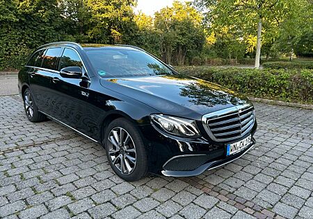 Mercedes-Benz E 200 4MATIC T- Avantgarde/Luxury+Navi+Kamera+LE