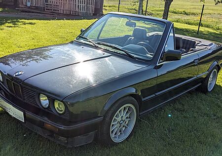 BMW E30 Cabrio 318 is (selten)
