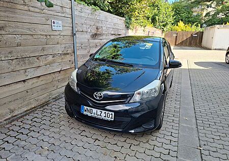 Toyota Yaris 1,33-l-Dual-VVT-i Edition 2014 Edition...