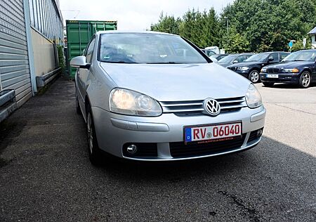 VW Golf Volkswagen V Lim. Tour/4-türig